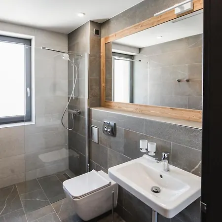 Arietes Marmont 酒店 4*