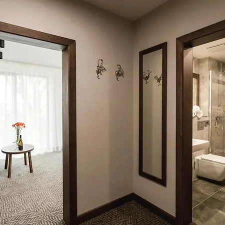 Arietes Marmont 酒店 4*