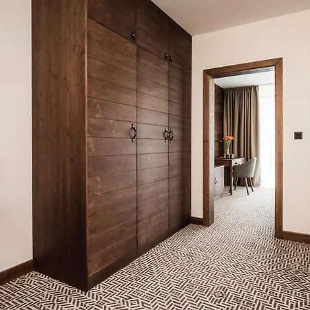 Arietes Marmont Hotel 4*