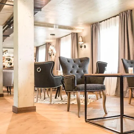 فندق Arietes Marmont 4*