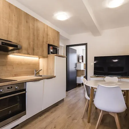Hotel Arietes Marmont 4*